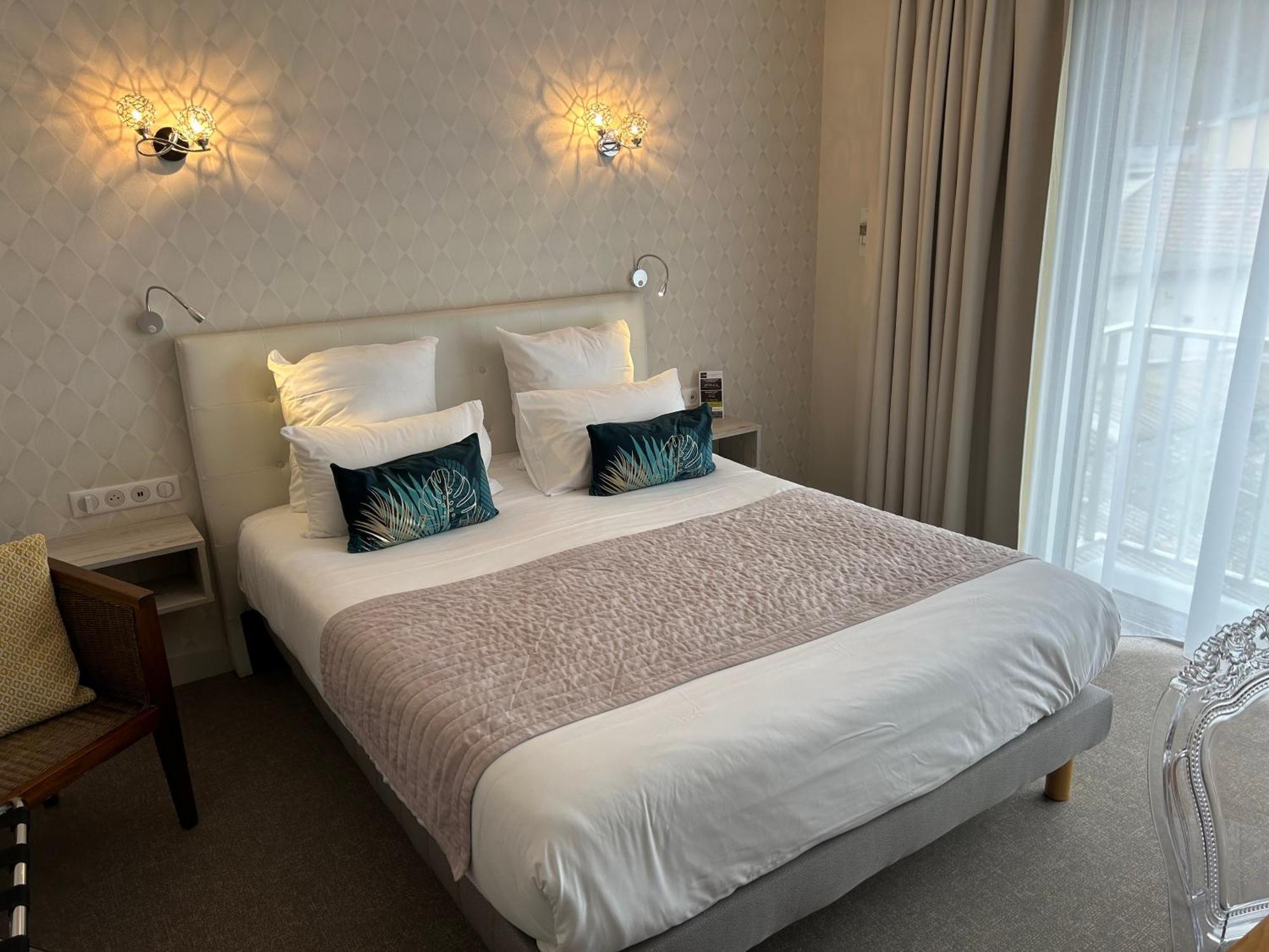 Cit'Hotel L'Etape Saint-Flour  Ngoại thất bức ảnh